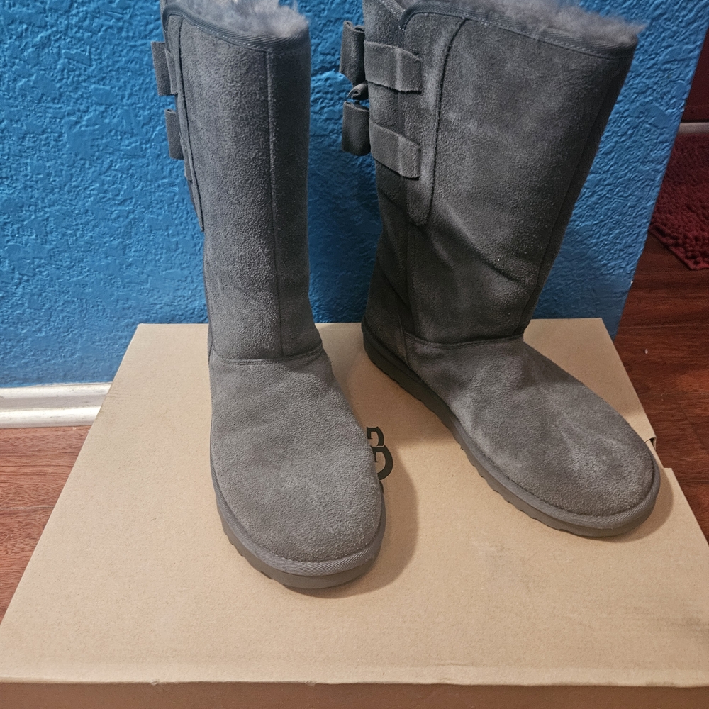 Women's Allegra Bow II Size 10 Uggs with Box